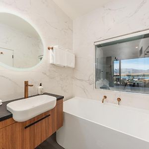 Deluxe Double or Twin Room Lake View